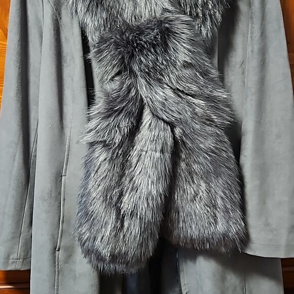 HALSTON Microfiber Zipper Coat with Matching Faux Fur Scarf Wrap - Picture 8 of 15